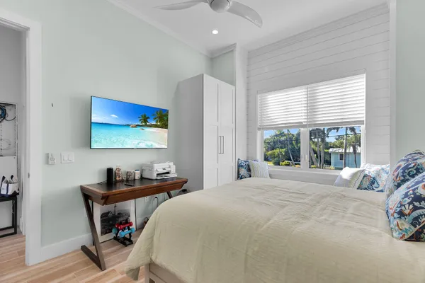 $4,695,000 | 241 Tollgate Boulevard, Islamorada, FL 33036