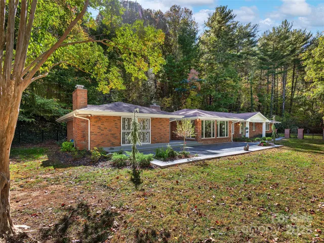 a house view with a outdoor space