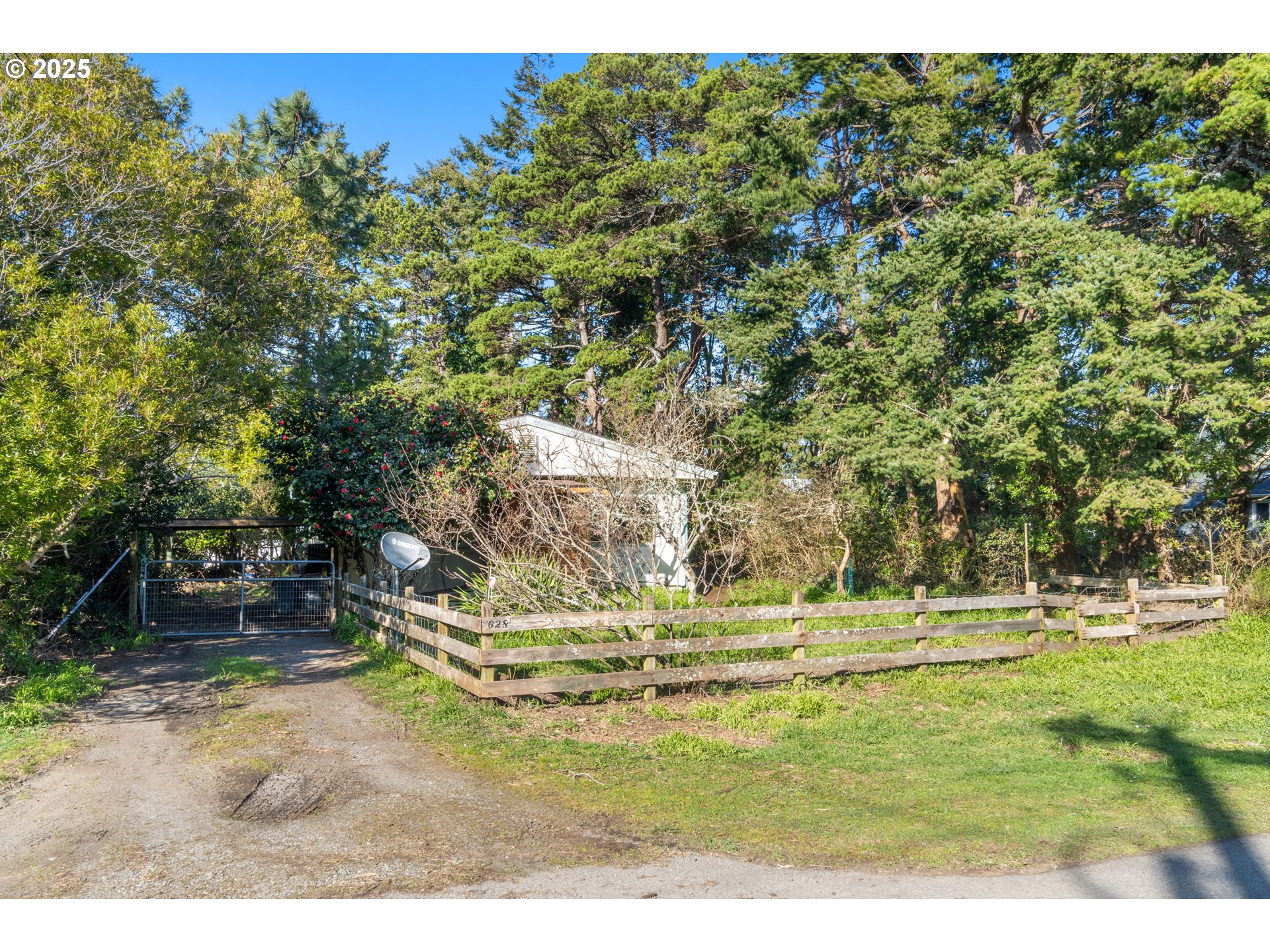 628 13th Street Port Orford, OR 97465 - Photo 3 of 10