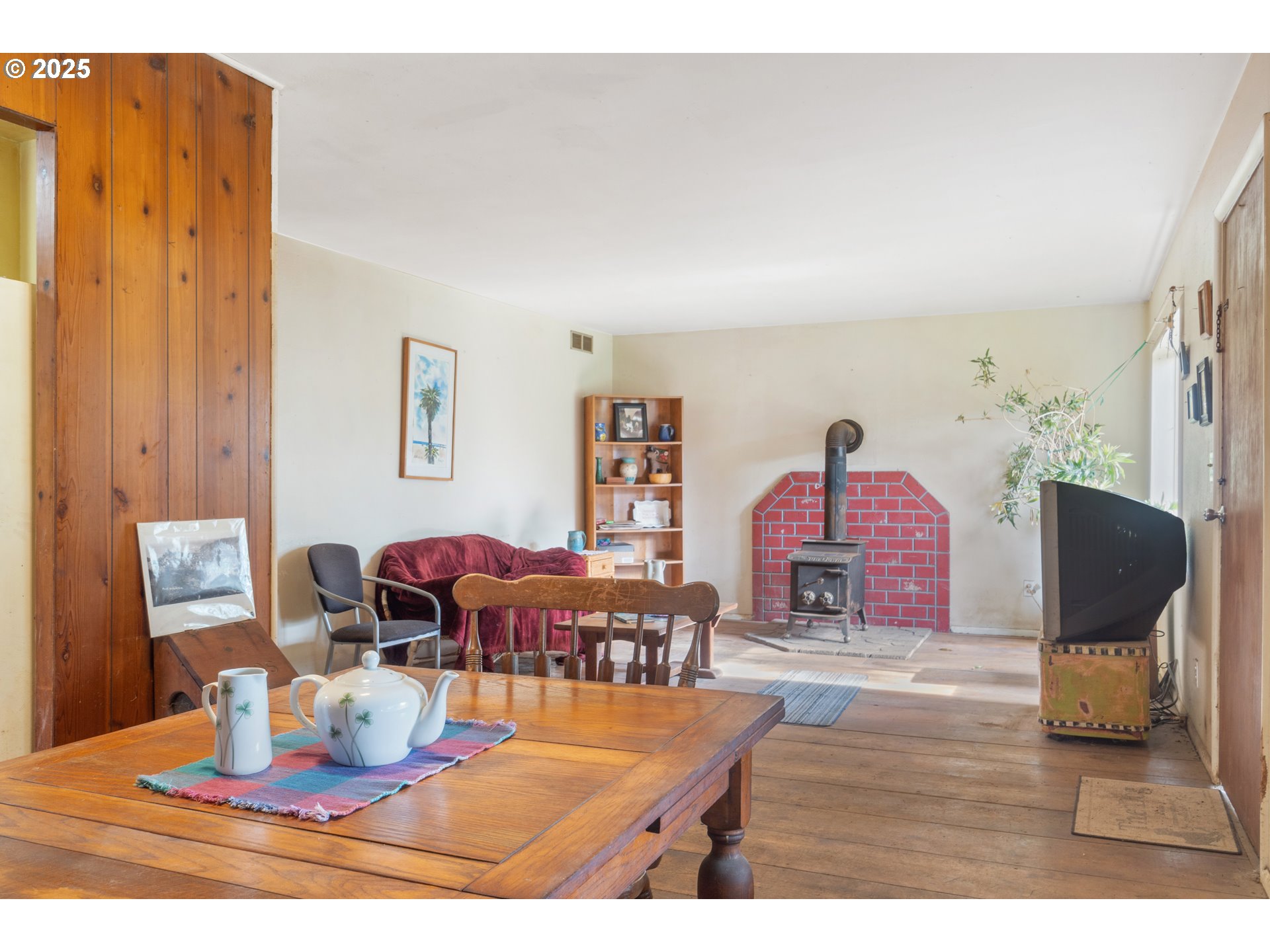 628 13th Street Port Orford, OR 97465 - Photo 8 of 10 a living room with furniture and wooden floor