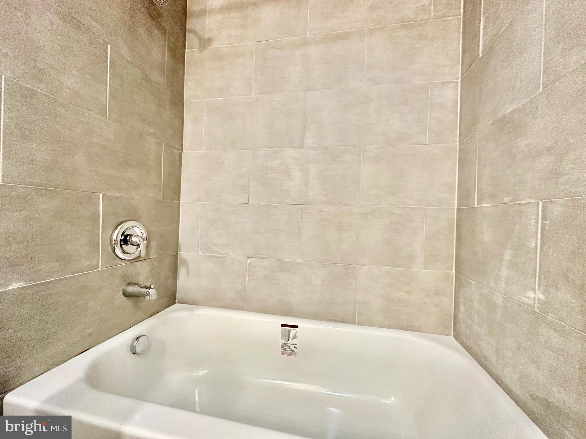 520 South Duke Street Lancaster, PA 17602 - Photo 7 of 13 a bathroom with a tub