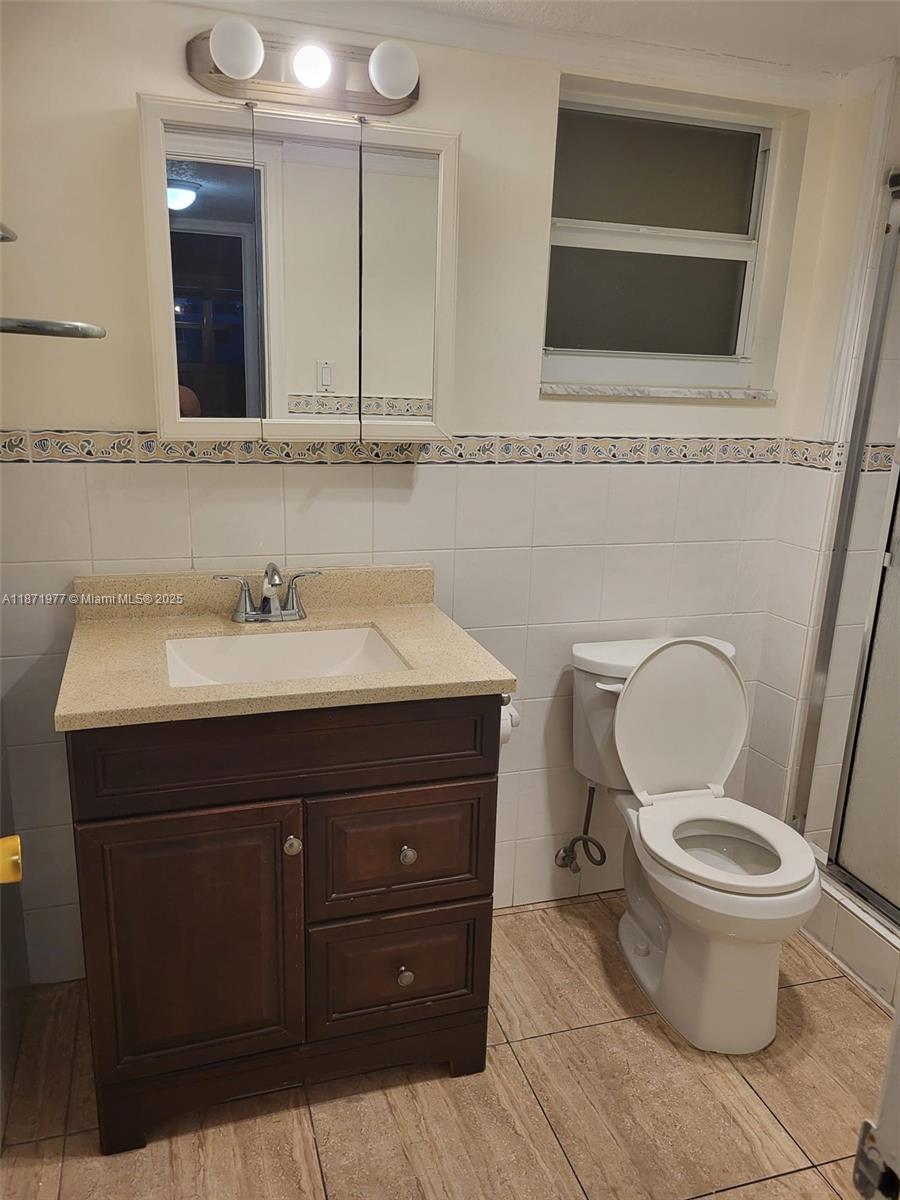 900 Northeast 12th Avenue, Unit 705 Hallandale Beach, FL 33009 - Photo 5 of 13