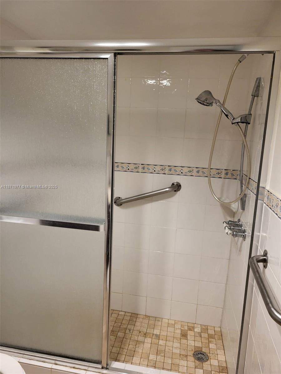 900 Northeast 12th Avenue, Unit 705 Hallandale Beach, FL 33009 - Photo 8 of 13