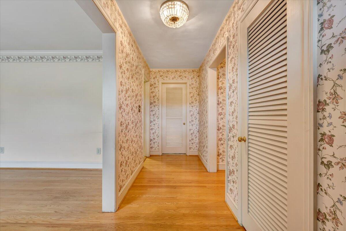 3543 Winding Way Road Southwest Roanoke, VA 24015 - Photo 23 of 50 NICE HARDWOODS