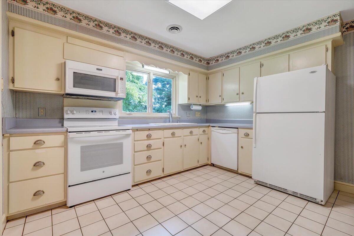 3543 Winding Way Road Southwest Roanoke, VA 24015 - Photo 31 of 50 KITCHEN