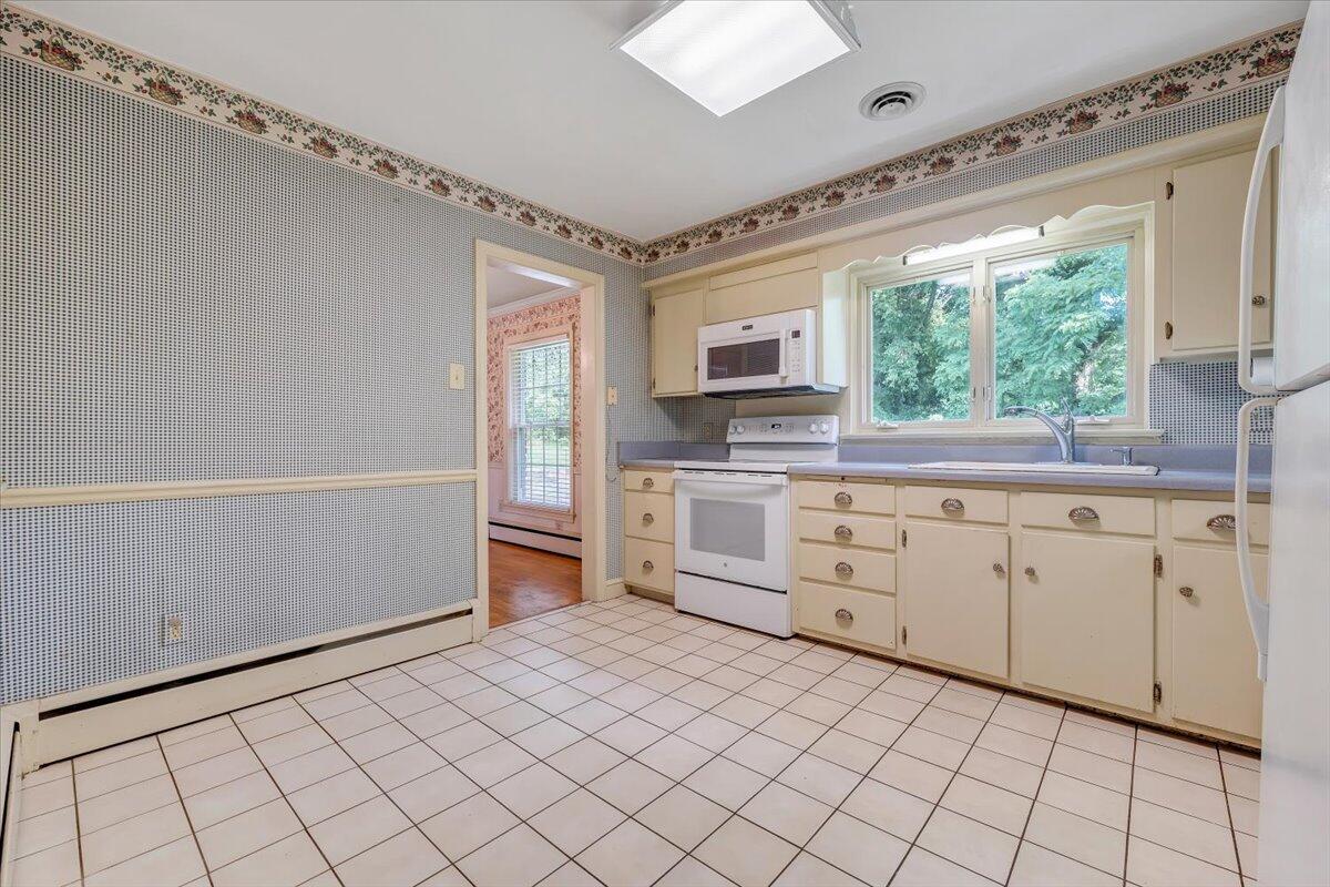 3543 Winding Way Road Southwest Roanoke, VA 24015 - Photo 33 of 50 KITCHEN