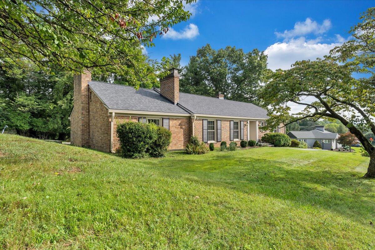 3543 Winding Way Road Southwest Roanoke, VA 24015 - Photo 7 of 50 NEWER ROOF!