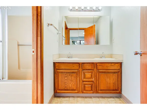 $699,900 | 8748 Enclid Street Northeast, Salem, OR 97305