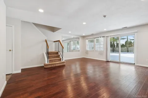 $519,900 | 46 Gazebo Lane, Holtsville, NY 11742