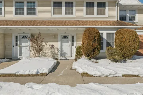 $519,900 | 46 Gazebo Lane, Holtsville, NY 11742