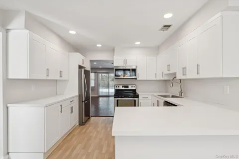 $519,900 | 46 Gazebo Lane, Holtsville, NY 11742