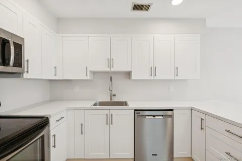 $519,900 | 46 Gazebo Lane, Holtsville, NY 11742