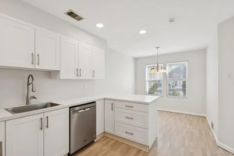 $519,900 | 46 Gazebo Lane, Holtsville, NY 11742