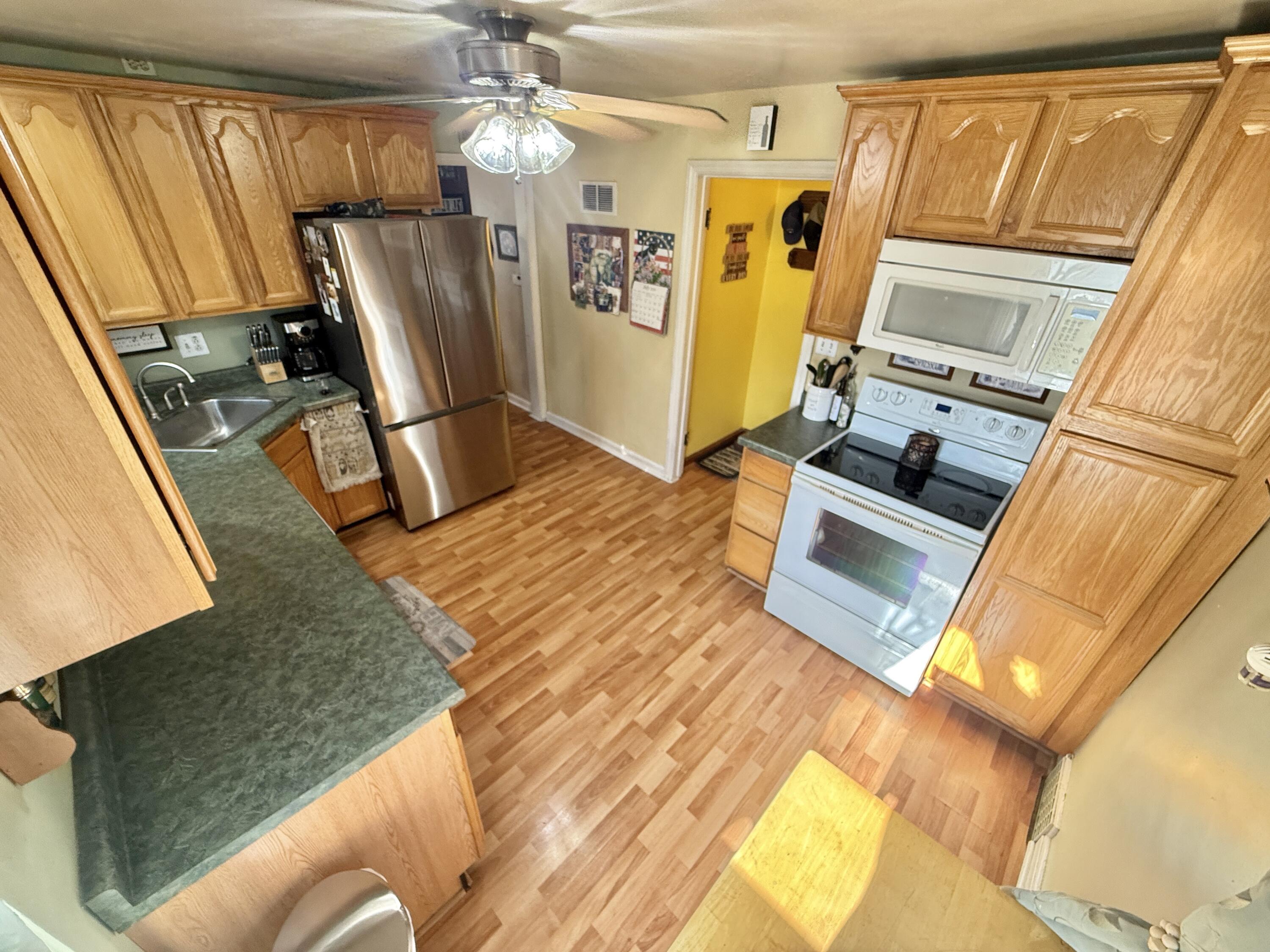 4009 South 5th Street Milwaukee, WI 53207 - Photo 5 of 23 Kitchen