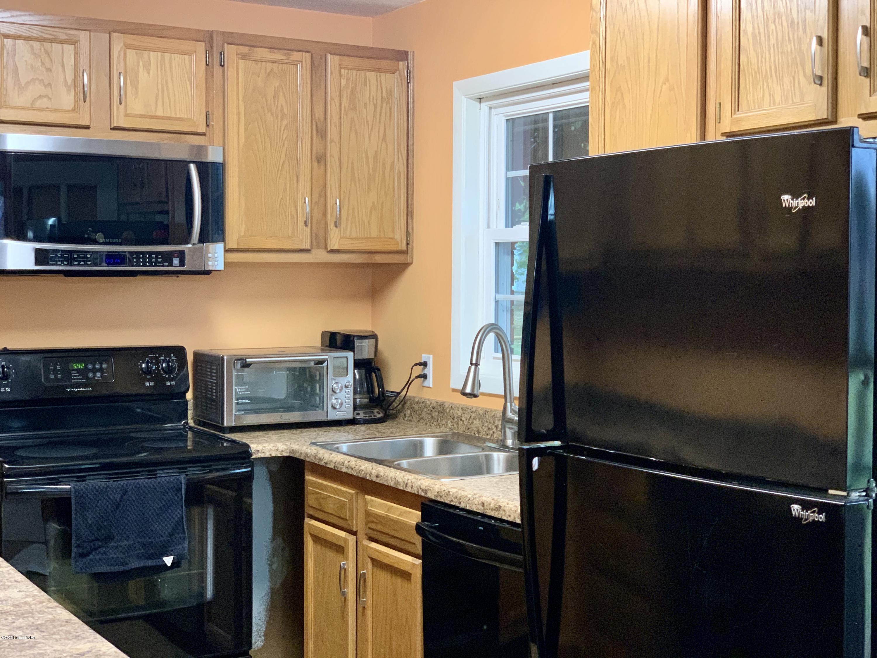3016 Nepperhan Road Louisville, KY 40220 - Photo 3 of 12 Lots of counter space in this kitchen