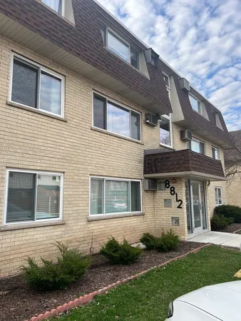 $1,500 | 8812 Briar Court, Unit 1C, Des Plaines, IL 60016