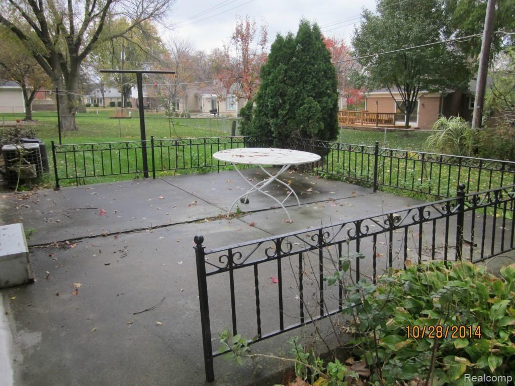 17512 Levan Road Livonia, MI 48152 - Photo 4 of 22 IMG_1107.jpg