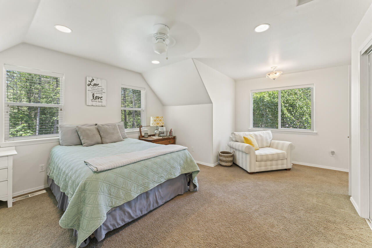 1040 Ferry Road Grants Pass, OR 97526 - Photo 55 of 67 Bedroom 5 upstairs