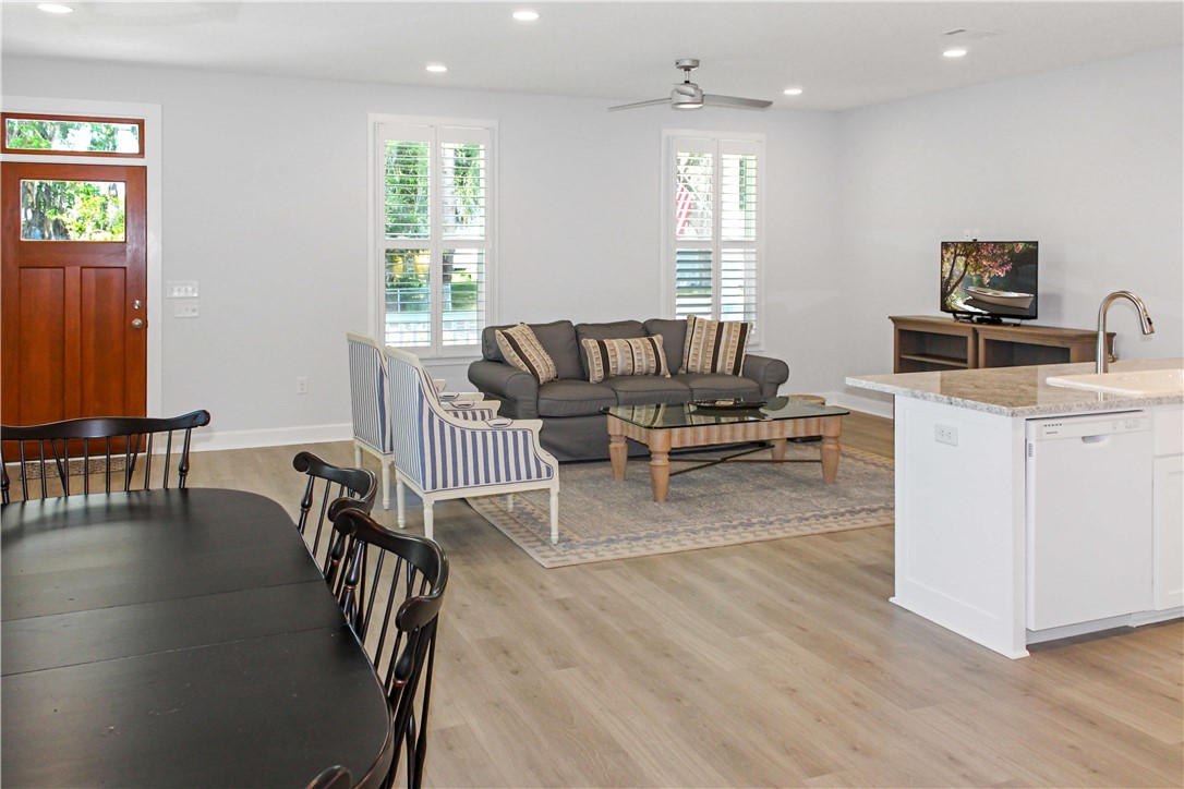 905 Wayne Street Darien, GA 31305 - Photo 5 of 34