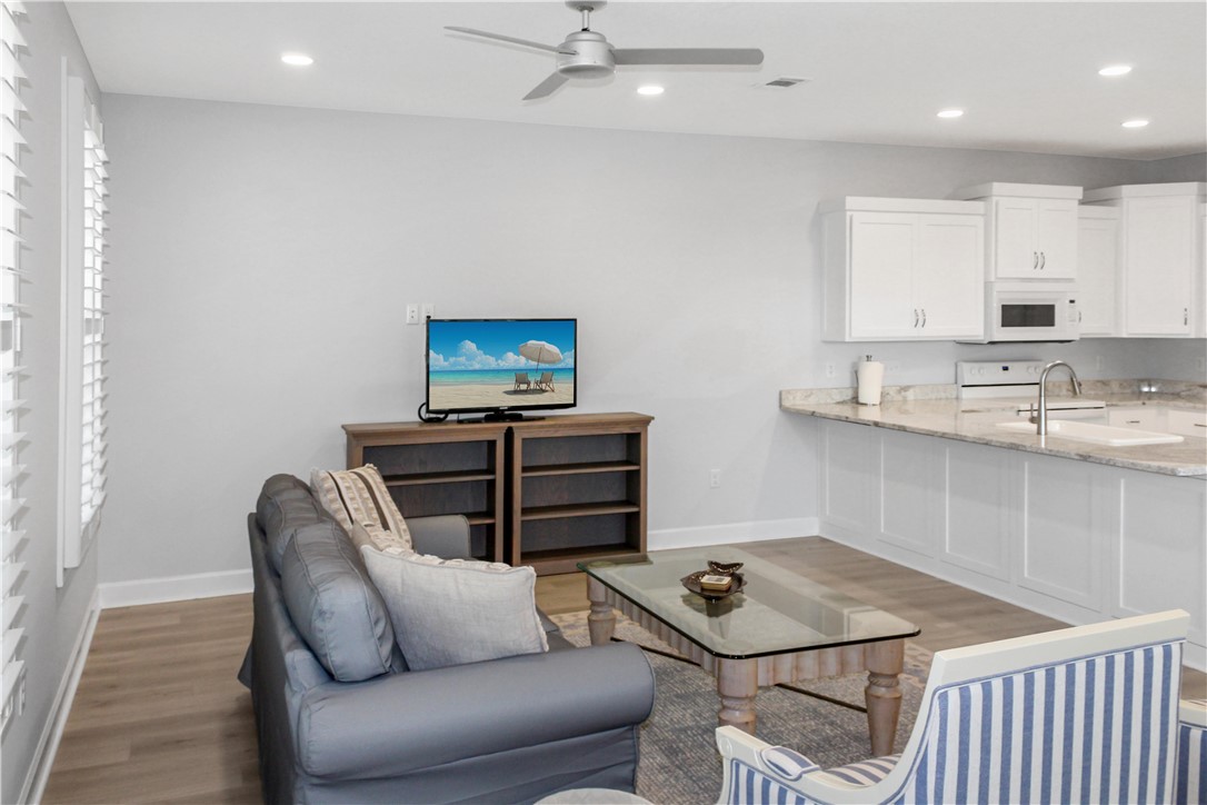 905 Wayne Street Darien, GA 31305 - Photo 7 of 34