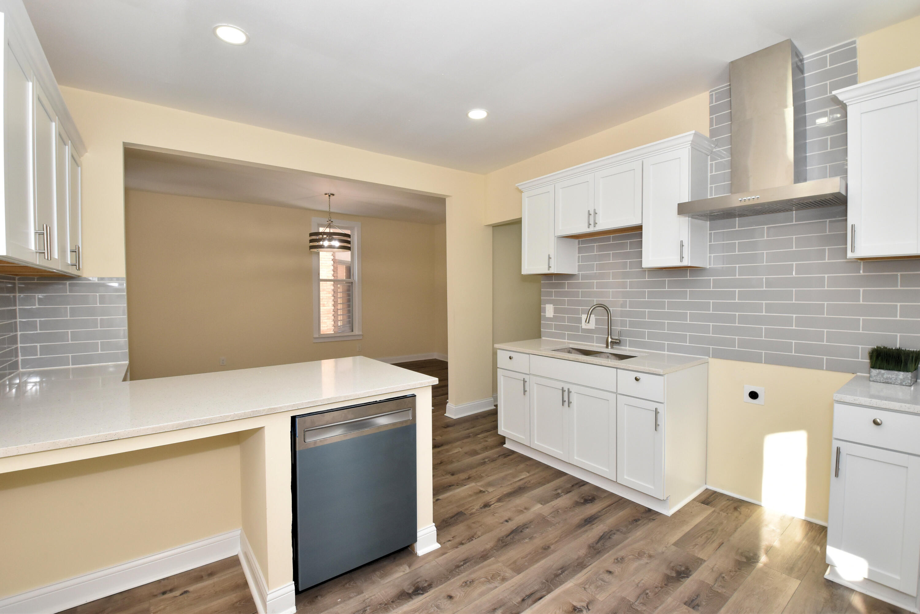 3002 West Kilbourn Avenue Milwaukee, WI 53208 - Photo 15 of 47 Kitchen