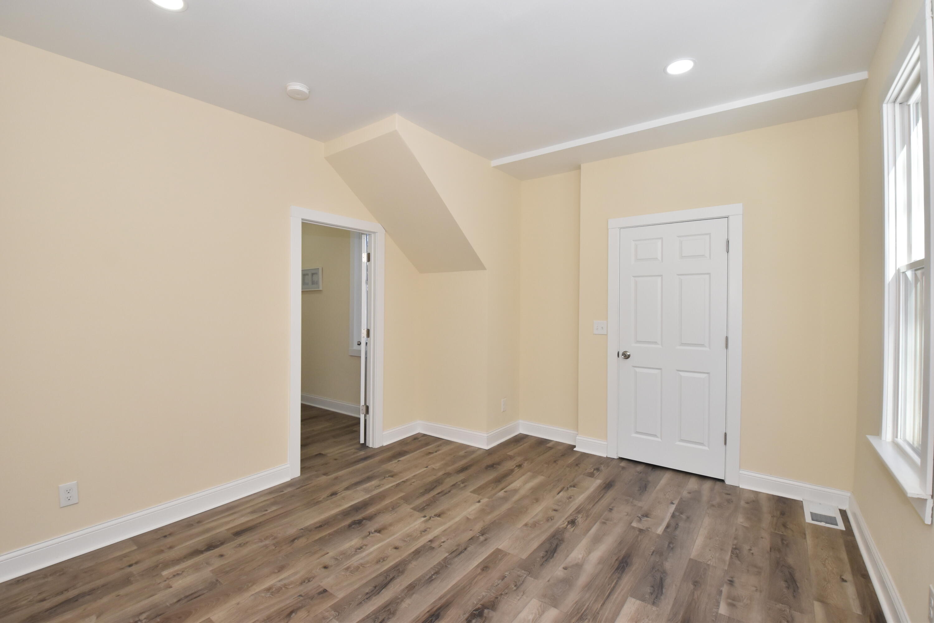 3002 West Kilbourn Avenue Milwaukee, WI 53208 - Photo 18 of 47 Family Room