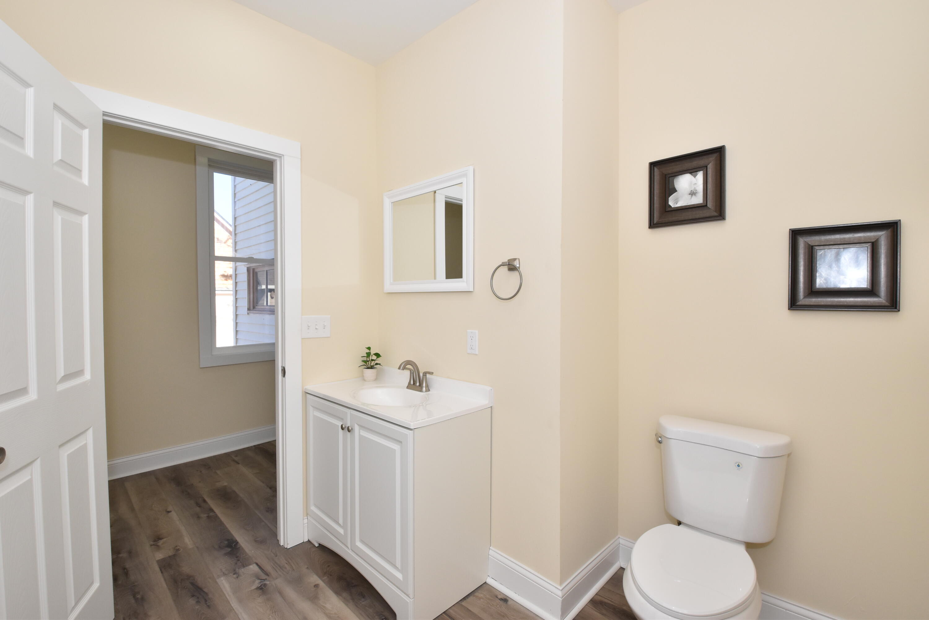 3002 West Kilbourn Avenue Milwaukee, WI 53208 - Photo 24 of 47 Bathroom