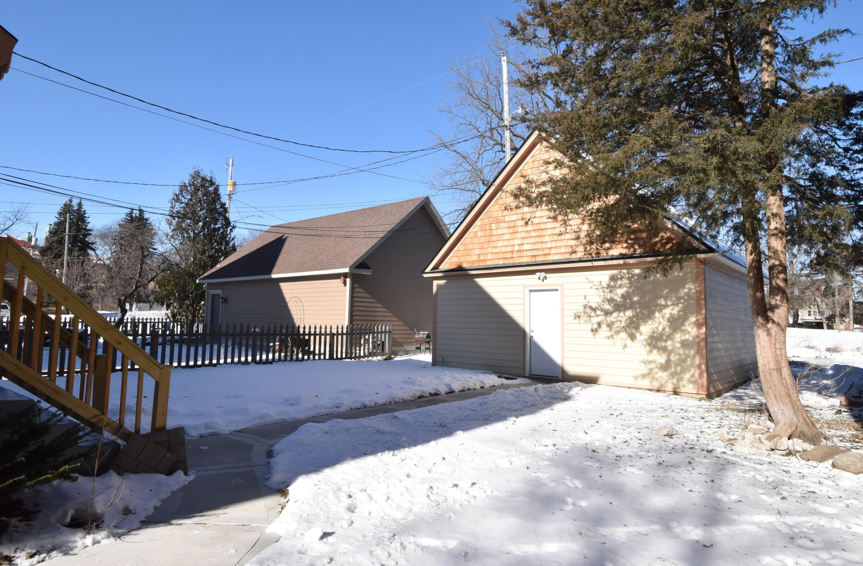 3002 West Kilbourn Avenue Milwaukee, WI 53208 - Photo 4 of 47 Yard