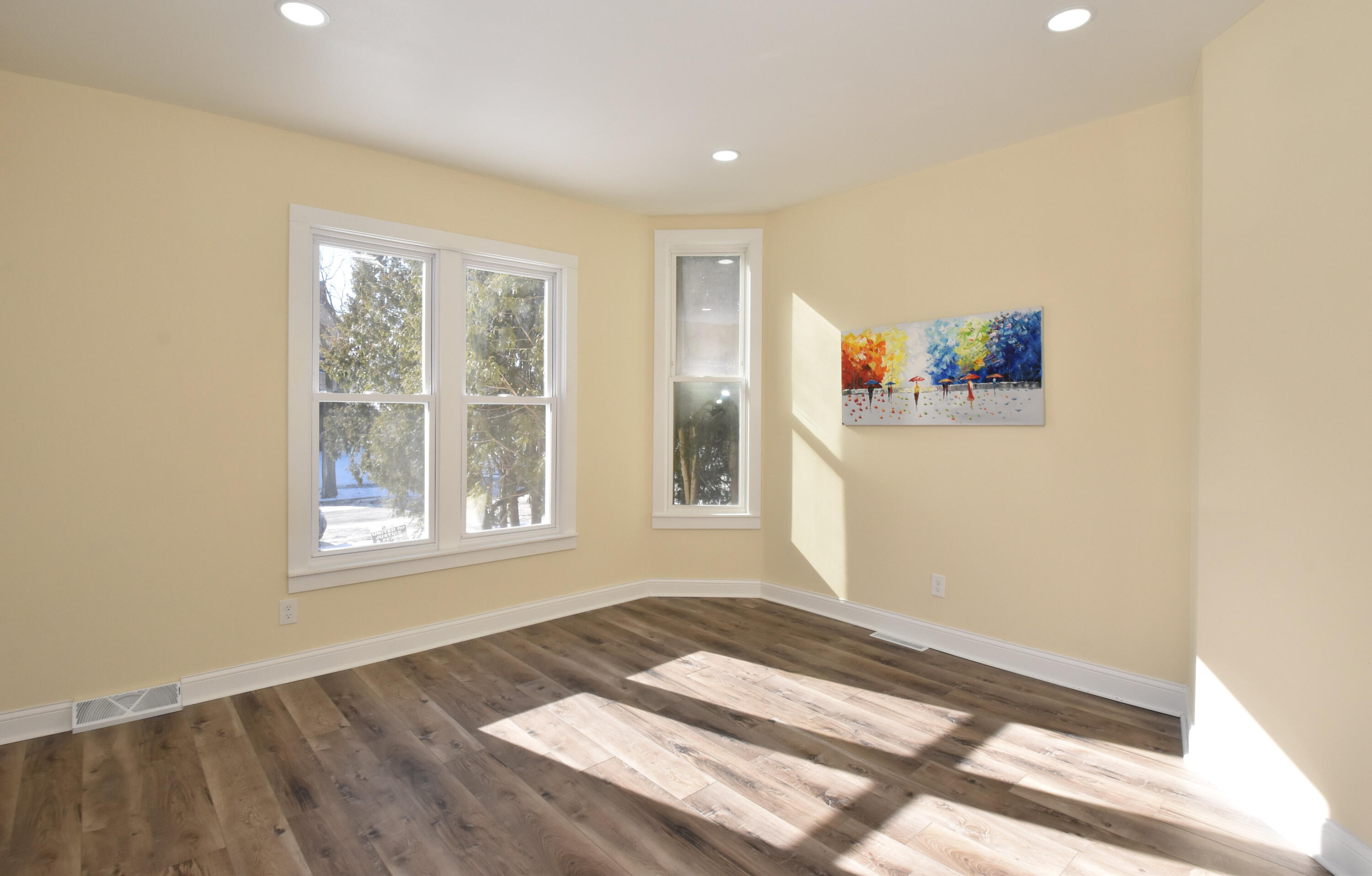 3002 West Kilbourn Avenue Milwaukee, WI 53208 - Photo 7 of 47 Living Room