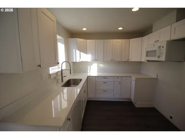 $355,000 | 186 Southwest Rainbow Avenue, Dallas, OR 97338