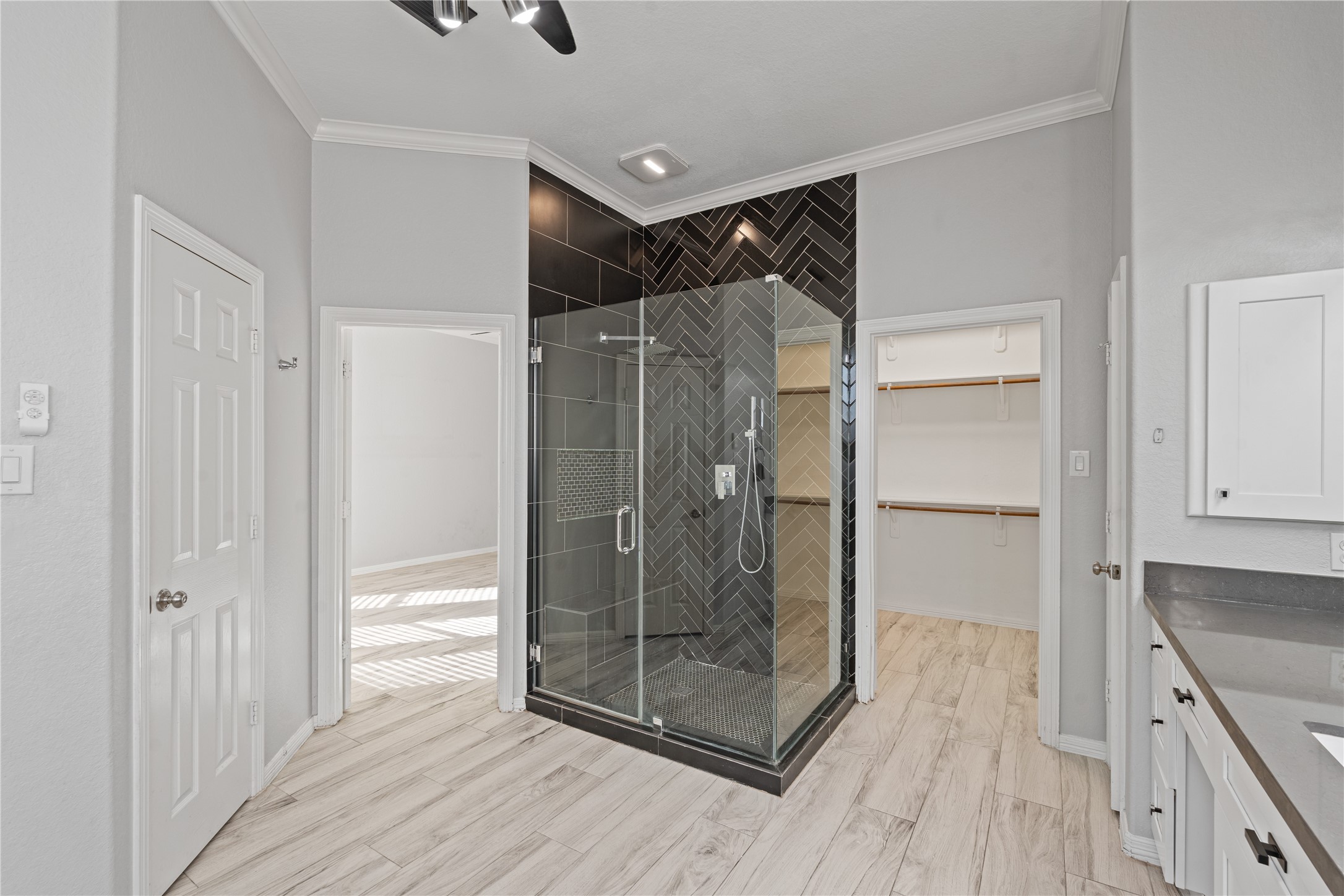 8111 Placid Point Court Humble, TX 77396 - Photo 17 of 35 Primary Bathroom