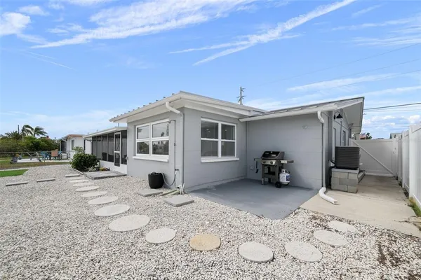 $3,100 | 13704 Veronica Drive, Hudson, FL 34667