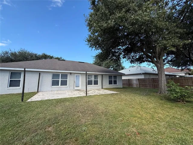 a view of a house with backyard and garden