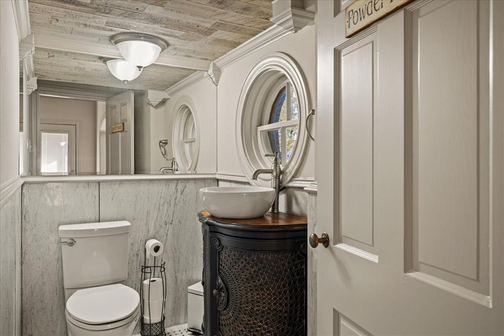 601 North Main Street Leonard, TX 75452 - Photo 13 of 34 a bathroom with a toilet a sink and a mirror