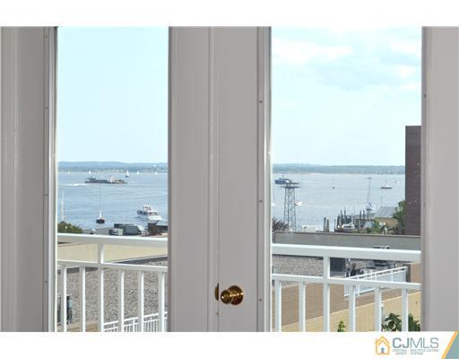 358 Rector Street, Unit 608 Perth Amboy, NJ 08861 - Photo 22 of 24 a view of a balcony with city view