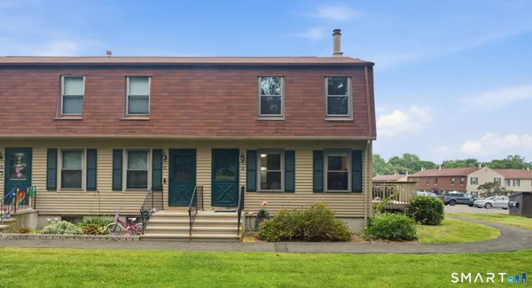 $298,000 | 49 Bay Path Way, Unit 49, Branford, CT 06405