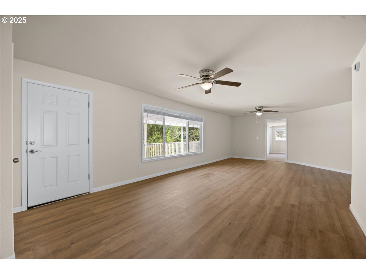 181 Oak Hollow Road Riddle, OR 97469 - Photo 13 of 27