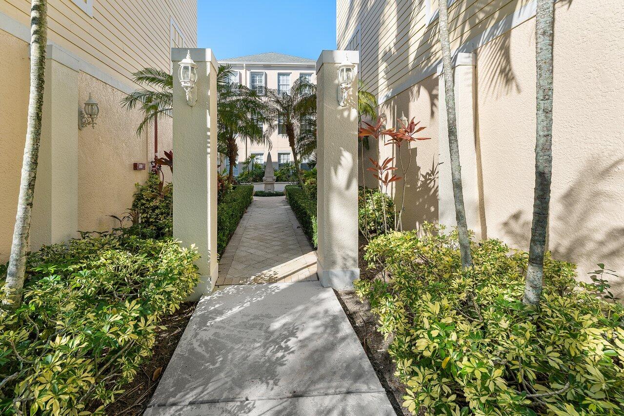 276 Murcia Drive, Unit 301 Jupiter, FL 33458 - Photo 37 of 52 Walkway