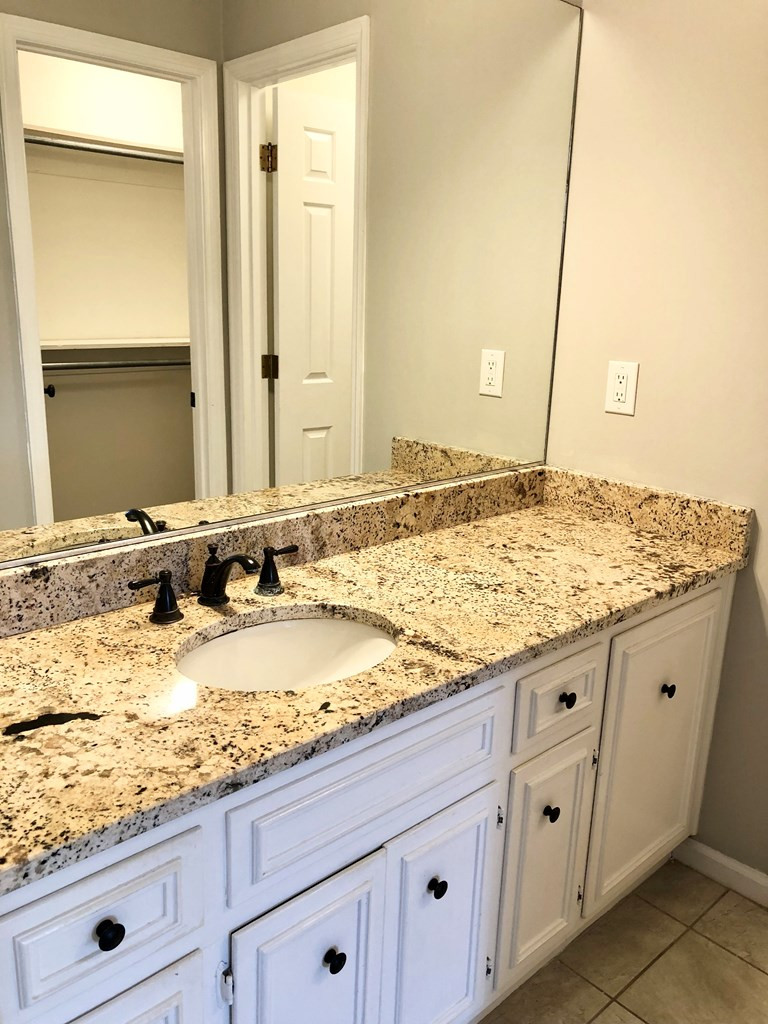 317 Gloucester Road Martinez, GA 30907 - Photo 11 of 23 Owner's Bathroom