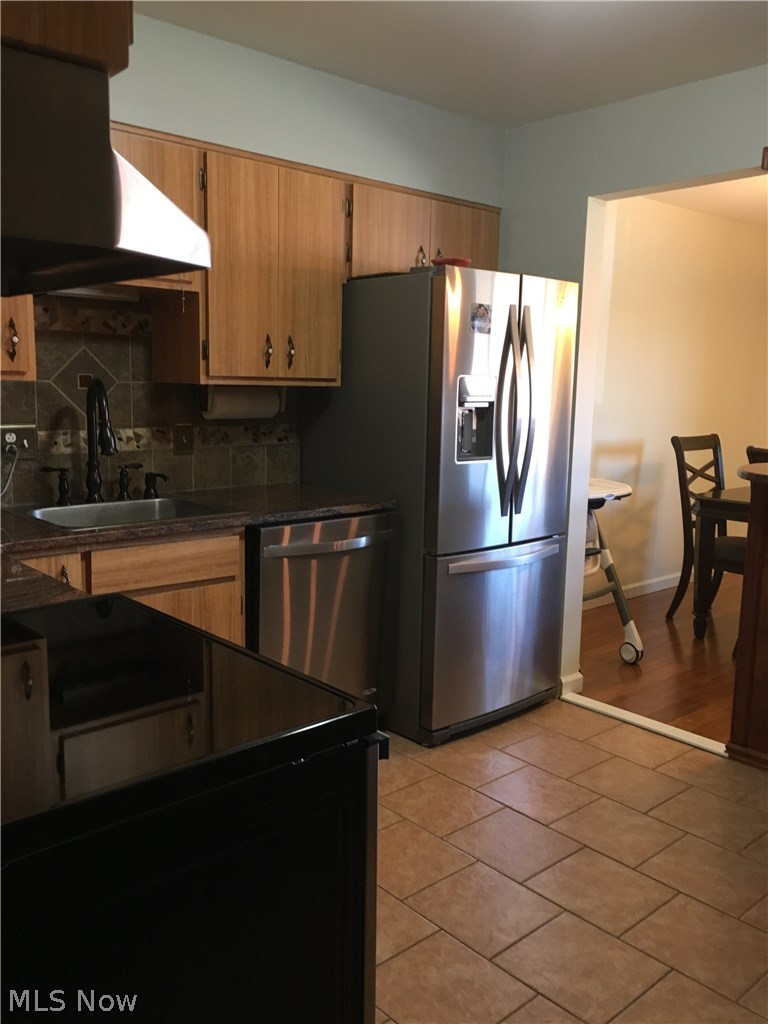 1736 Wagar Road, Unit 202A Rocky River, OH 44116 - Photo 3 of 24