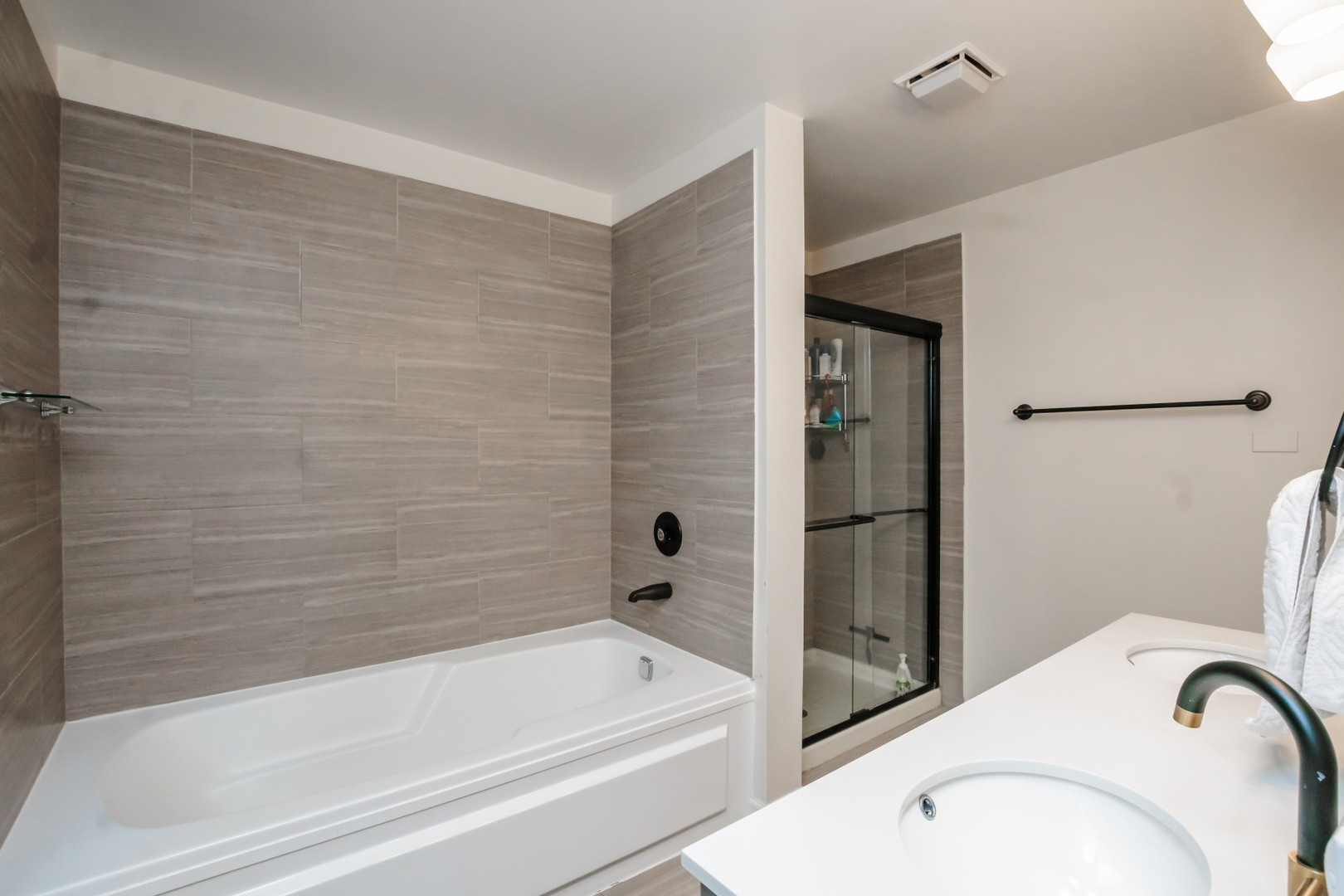 1139 West Roscoe Street Chicago, IL 60657 - Photo 16 of 28 a bathroom with a tub and a sink