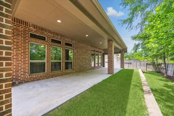 a view of house with backyard and porch
