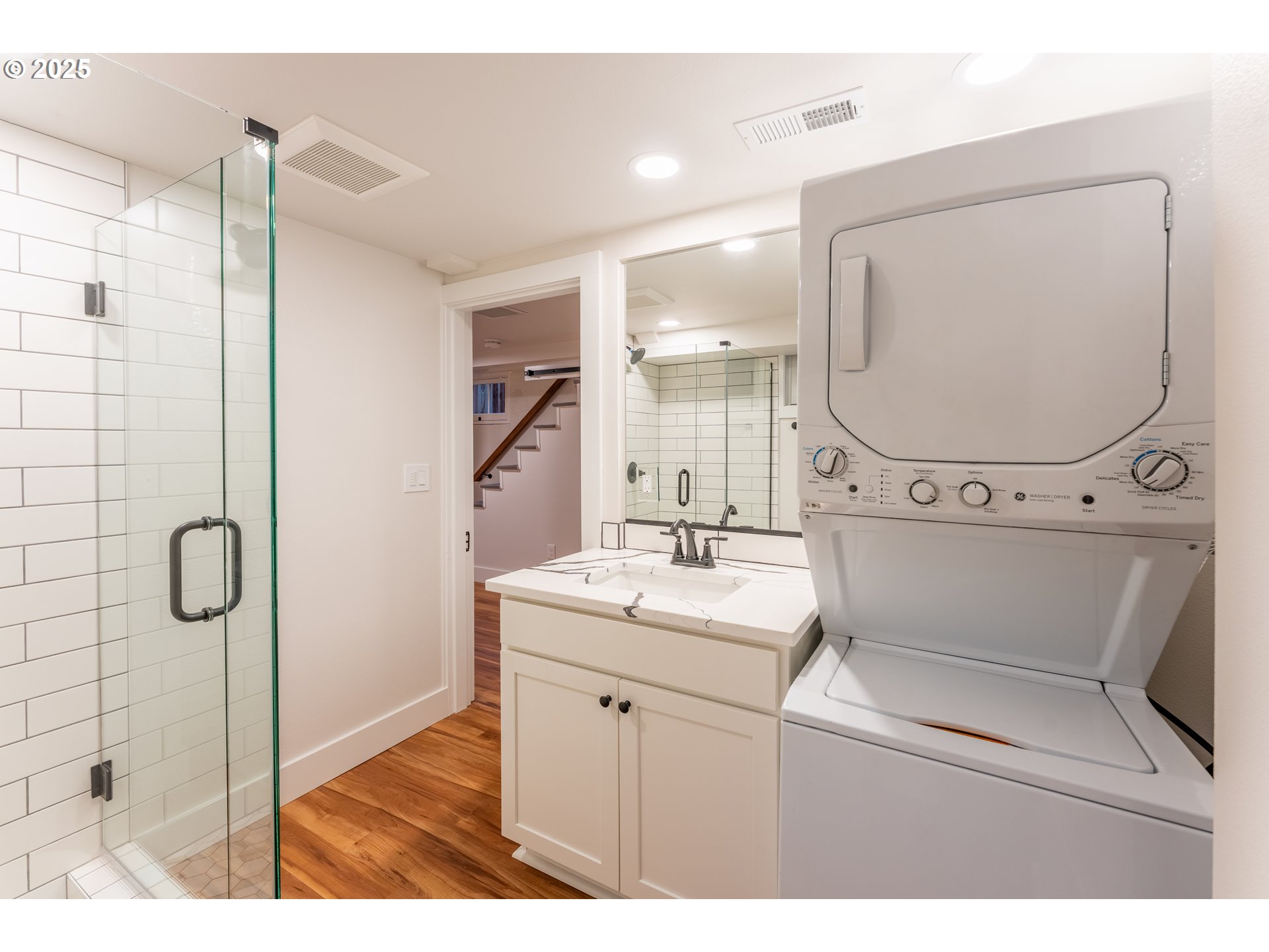 1006 Northeast 72nd Avenue Portland, OR 97213 - Photo 17 of 26 Bathroom