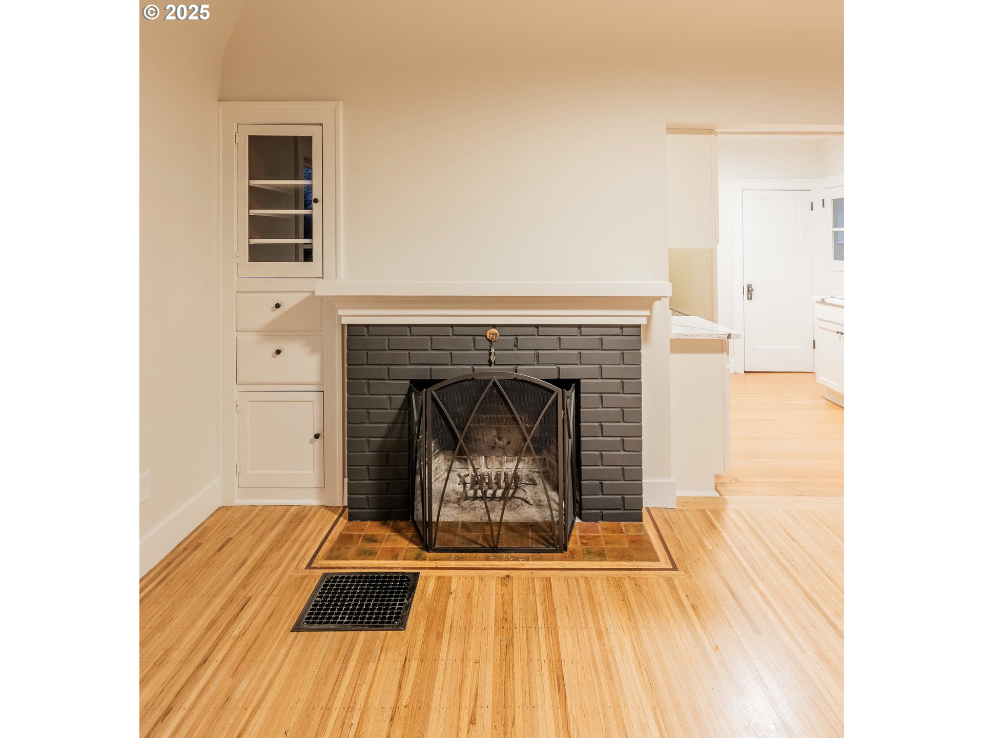 1006 Northeast 72nd Avenue Portland, OR 97213 - Photo 5 of 26 Fireplace