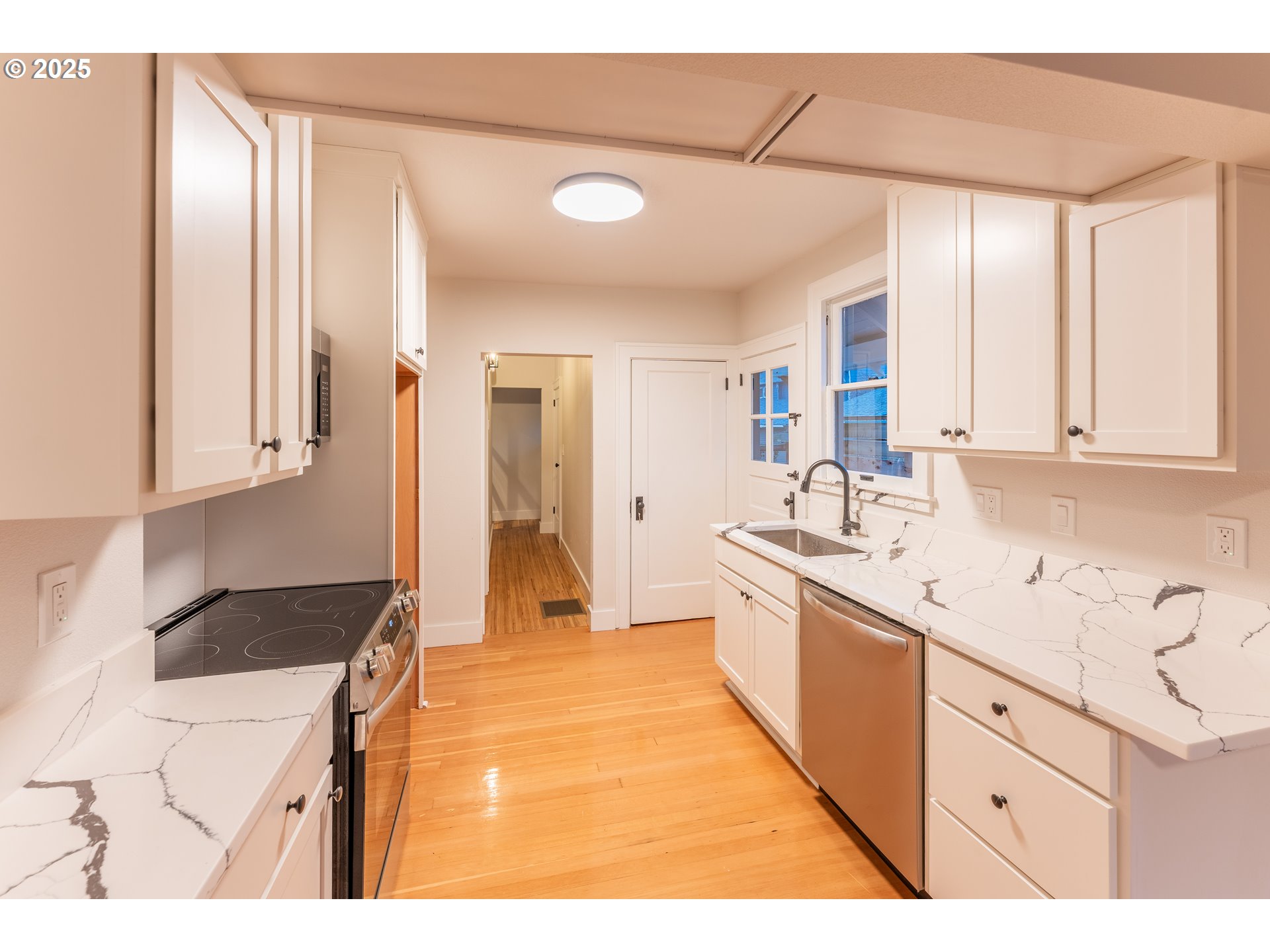 1006 Northeast 72nd Avenue Portland, OR 97213 - Photo 8 of 26 Kitchen