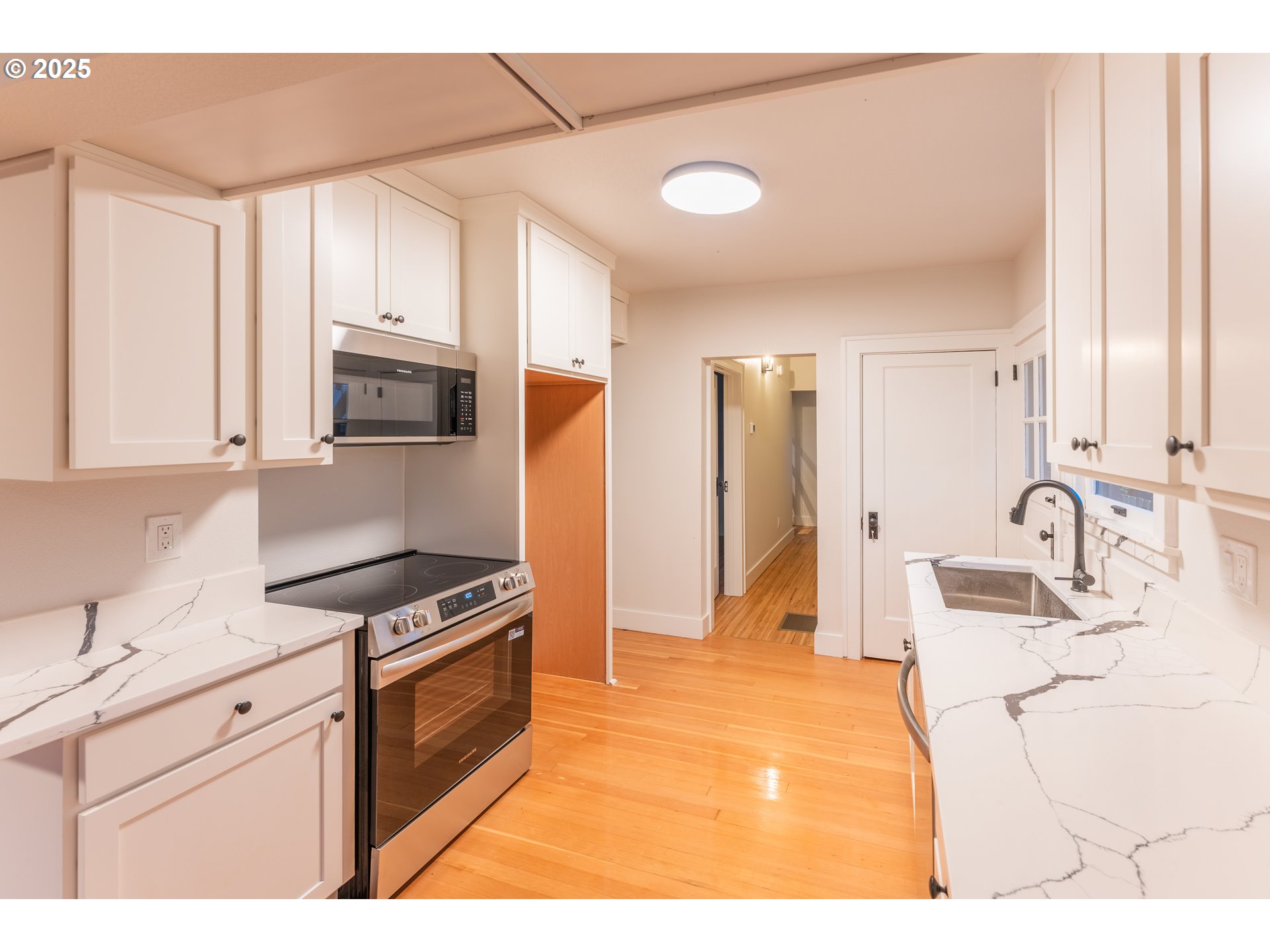 1006 Northeast 72nd Avenue Portland, OR 97213 - Photo 9 of 26 Kitchen