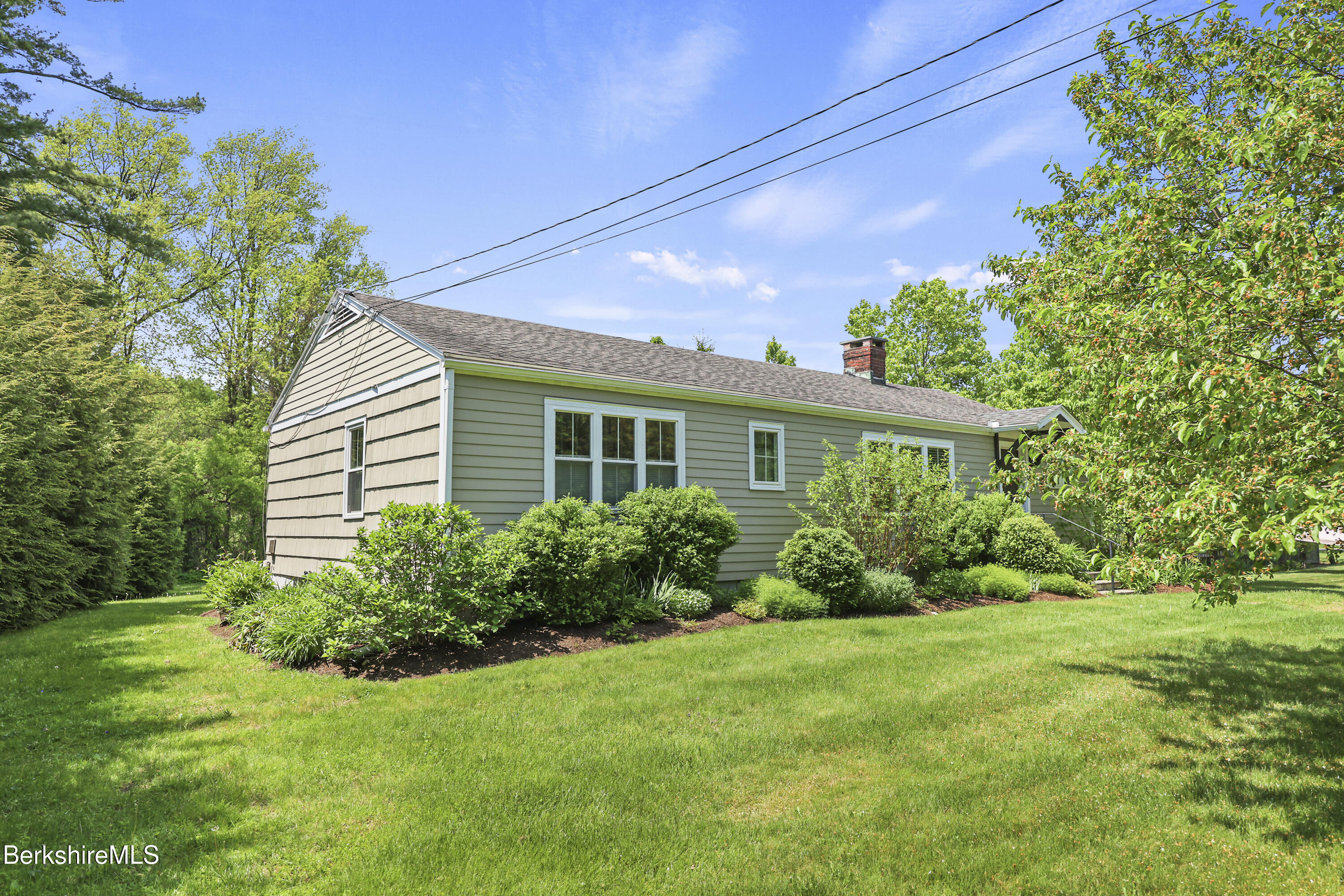 22 Goodrich Street Stockbridge, MA 01262 - Photo 2 of 29 10 Exterior Front