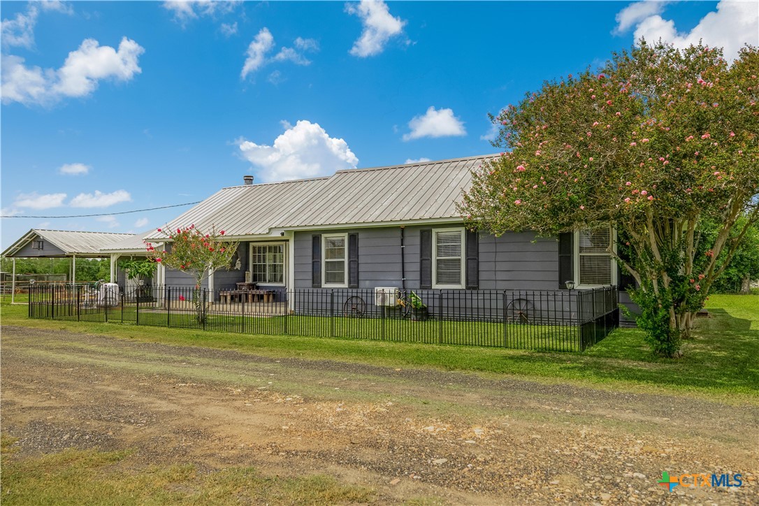 1363 Old Goliad Road Victoria, TX 77905 - Photo 2 of 31