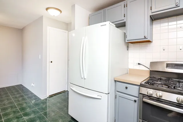 $185,000 | 16 B Kingery Quarter, Unit 208, Willowbrook, IL 60527