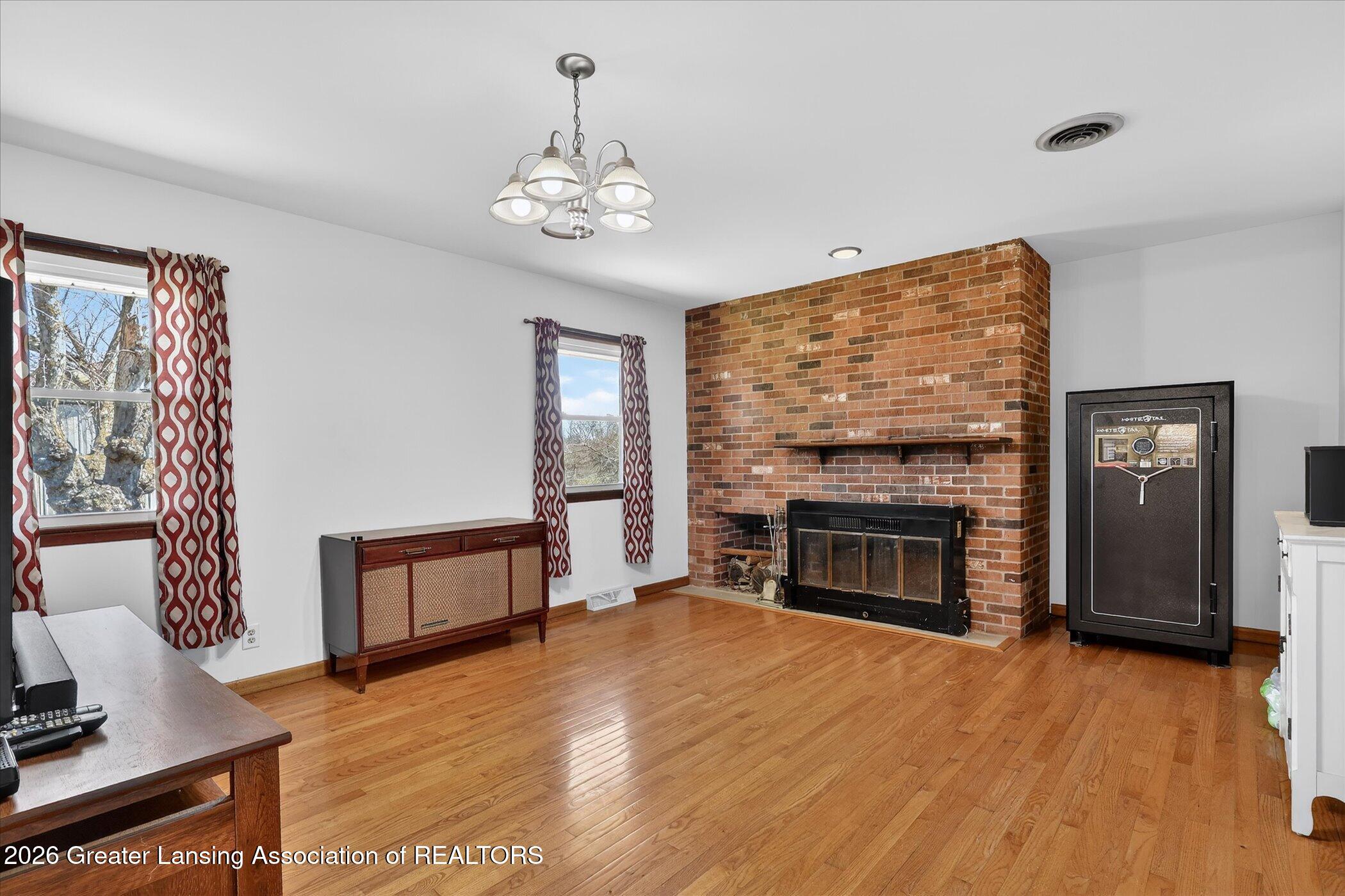 13625 South Jones Road Eagle, MI 48822 - Photo 10 of 63 10-13625-S-Jones-Rd-Windowstill